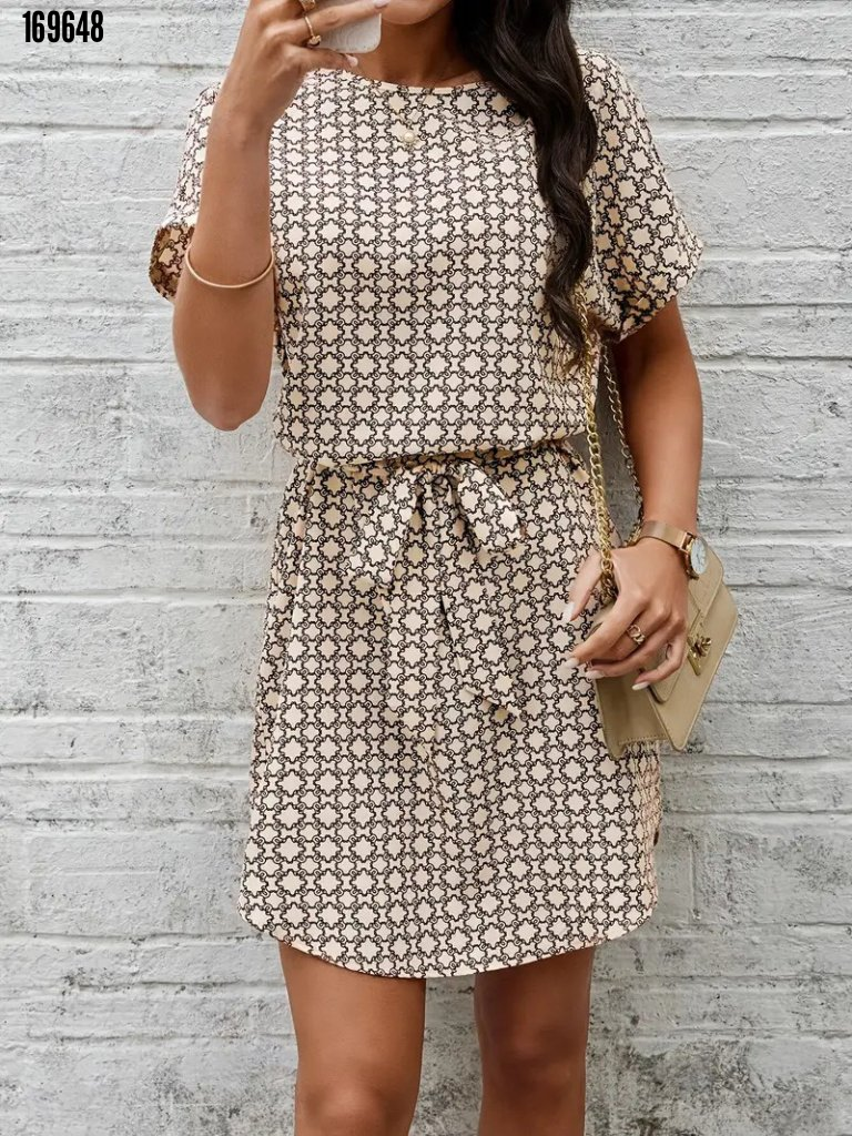 Kadın kısa kollu yuvarlak yaka beli kuşaklı geometrik desenli süprem elbise
