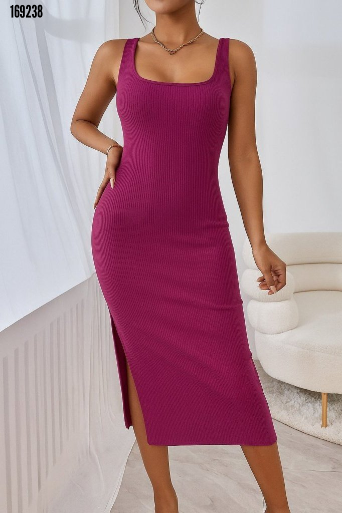 1Kadın askılı kare yaka yandan yırtmaçlı midi kaşkorse elbise